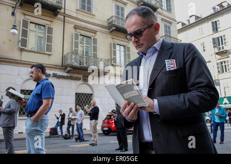 Turin, Italy. 23rd May, 2015. The Sentinels standing during their vigil against the bill Scalfarotto and gender theory. While this was happening in Italy, the Catholic Ireland has instead approved the marriage between homosexuals. Credit:  Elena Aquila/Pacific Press/Alamy Live News Stock Photo