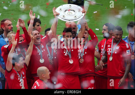 Munich, Germany. 23rd May, 2015. Bayern Munich's players celebrate after the German first division Bundesliga football match between Bayern Munich and Mainz in Munich, Germany, on May. 23, 2015. Bayern Munich won 2-0 and claimed their 25th Bundesliga title. Credit:  Philippe Ruiz/Xinhua/Alamy Live News Stock Photo