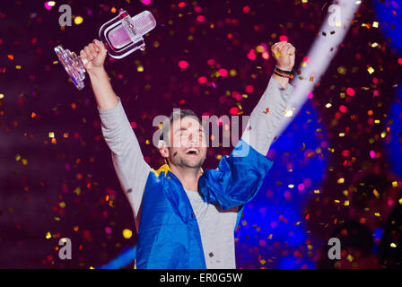 Vienna, Austria. 23rd May, 2015. Mans Zelmerlow representing Sweden celebrates his victory at the Grand Final of the 60th Eurovision Song Contest 2015 in Vienna, Austria, 23 May 2015. Photo: Julian Stratenschulte/dpa/Alamy Live News Stock Photo