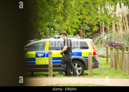 Oxford, UK. 24th of May, 2015. Armed Police and search dogs in Oxford University Park searching for Jed Allen, a suspect for murder. Police acitivity in Oxford Park. Credit:  Pete Lusabia/Alamy Live News Stock Photo