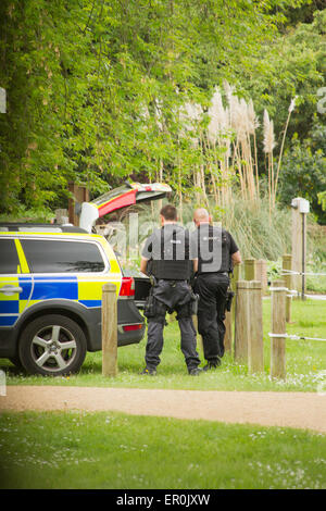 Oxford, UK. 24th of May, 2015. Armed Police and search dogs in Oxford University Park searching for Jed Allen, a suspect for murder. Police acitivity in Oxford Park. Credit:  Pete Lusabia/Alamy Live News Stock Photo