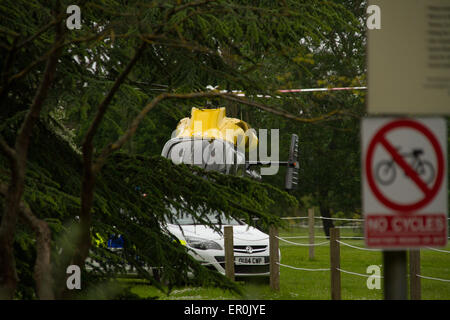 Oxford, UK. 24th of May, 2015. Armed Police and search dogs in Oxford University Park searching for Jed Allen, a suspect for murder. Search Helicopter at the scene. Credit:  Pete Lusabia/Alamy Live News Stock Photo