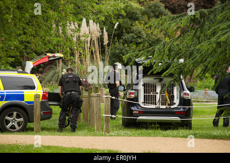 Oxford, UK 24th of May, 2015. Oxford University park closed due  Police at the scene in Oxford University Park. Police dog at the scene. Credit:  Pete Lusabia/Alamy Live News Stock Photo