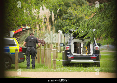 Oxford, UK. 24th of May, 2015. Armed Police and search dogs in Oxford University Park searching for Jed Allen, a suspect for murder. Credit:  Pete Lusabia/Alamy Live News Stock Photo