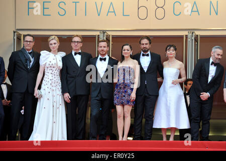 Cannes, France. 23rd May, 2015. Guest, Elizabeth Debriki, David Thewlis, Michael Fassbender, Marion Cotillard, Justin Kurzel, Essie Davis and Iain Canning attending the 'Macbeth' premiere at the 68th Cannes Film Festival on May 23, 2015 Credit:  dpa picture alliance/Alamy Live News Stock Photo
