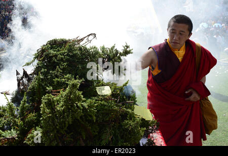 Sichuan, China. 25th May, 2015. People attends the local traditional festival at Paomashan in Kangding county, Sichuan province, southwest China on 25th May 2015. The festival, which is organized on Lunar “April 8”  per year， celebrates Śākyamuni’s birthday. Credit:  Panda Eye/Alamy Live News Stock Photo