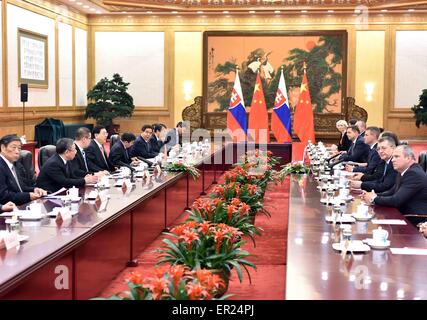 Beijing, China. 25th May, 2015. Zhang Dejiang (4th L), chairman of the Standing Committee of the National People's Congress, holds talks with Peter Pellegrini (4th R), Slovakia's Parliament Speaker, in Beijing, capital of China, May 25, 2015. © Li Tao/Xinhua/Alamy Live News Stock Photo