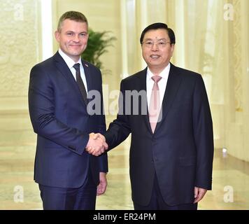Beijing, China. 25th May, 2015. Zhang Dejiang (R), chairman of the Standing Committee of the National People's Congress, holds talks with Peter Pellegrini, Slovakia's Parliament Speaker, in Beijing, capital of China, May 25, 2015. © Li Tao/Xinhua/Alamy Live News Stock Photo