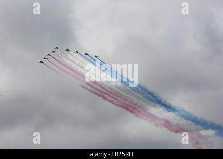 Liverpool, Merseyside, UK. 25th May, 2015. The Red Arrows fly past the Three Queens event to celebrate the 175 year anniversary of Cunard as Queen Elizabeth, Queen Victoria and Queen Mary 2 sail along the Mersey and all turn in formation. Credit:  Simon Newbury/Alamy Live News Stock Photo