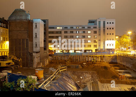 Europa, Deutschland, Nordrhein-Westfalen, Koeln, Baustelle bei Nacht an der Turiner Strasse.  Europe, Germany, North Rhine-Westp Stock Photo