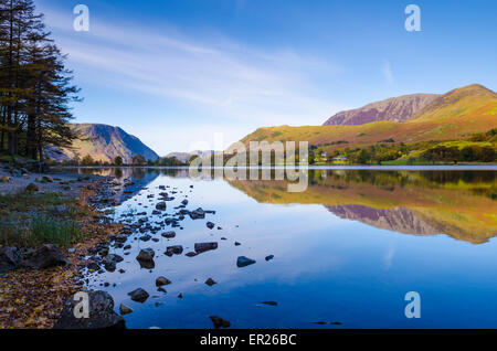 The western shore of Buttermere lake looking towards Mellbreak and Grasmoor fells. Lake District, Cumbria, England. Stock Photo