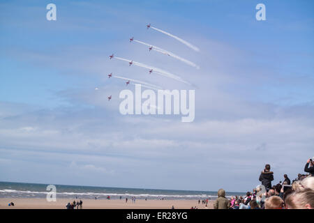 Blackpool, UK. 25th May, 2015. Red arrows perform along south beach in Blackpool this afternoon.The show is a welcome boost for the resort as the vistors turn up in vast numbers to see the air show Credit: Gary Telford/Alamy live news Stock Photo