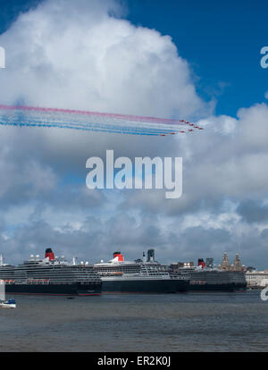 Red Arrows flying over the Three Queens, Queen Victoria, Queen Mary 2, Queen Elizabeth,Cunard 175th Anniversary, Liverpool, 2015 Stock Photo