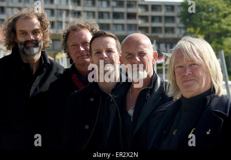Gluecksburg, Germany. 20th May, 2015. The members of the band 'Santiano' (L-R): Hans-Timm Hinrichsen, Andreas Fahnert, Axel Stosberg, Bjoern Both und Pete Sage pose at the beach in Gluecksburg, Germany, 20 May 2015. The group is presenting its third album entitled 'Von Liebe, Tod und Freiheit' (lit. About love, death and freedom). Photo: Carsten Rehder/dpa/Alamy Live News Stock Photo