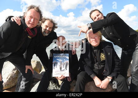 Gluecksburg, Germany. 20th May, 2015. The members of the band 'Santiano' (L-R): Andreas Fahnert, Hans-Timm Hinrichsen, Bjoern Both, Pete Sage and Axel Stosberg pose at the beach in Gluecksburg, Germany, 20 May 2015. The group is presenting its third album entitled 'Von Liebe, Tod und Freiheit' (lit. About love, death and freedom). Photo: Carsten Rehder/dpa/Alamy Live News Stock Photo