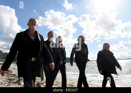 Gluecksburg, Germany. 20th May, 2015. The members of the band 'Santiano' (L-R): Bjoern Both, Axel Stosberg, Andreas Fahnert, Hans-Timm Hinrichsen and Pete Sage walk along the beach in Gluecksburg, Germany, 20 May 2015. The group is presenting its third album entitled 'Von Liebe, Tod und Freiheit' (lit. About love, death and freedom). Photo: Carsten Rehder/dpa/Alamy Live News Stock Photo