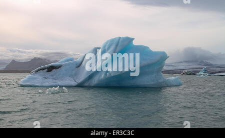 Icebergs floating in lagoon, Jokulsarlon, Vatnajokull Glacier National Park, Austurland, Iceland Stock Photo