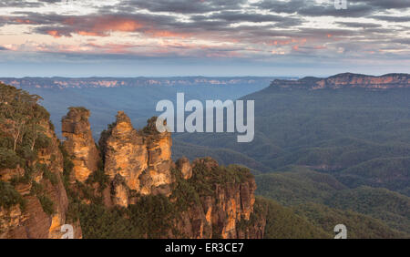Three Sisters, Blue Mountains, New South Wales, Australia Stock Photo
