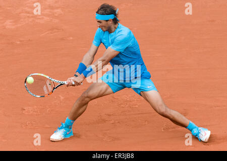 Paris, France. 26th May, 2015. Rafael Nadal (ESP) in action in a 1st round match against Quentin Halys (FRA) on day three of the 2015 French Open tennis tournament at Roland Garros in Paris, France.  Credit:  csm/Alamy Live News Stock Photo