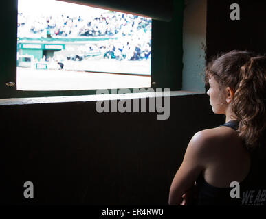 Paris, France. 26th May, 2015. Tennis, Roland Garros, ballgirl  Credit:  Henk Koster/Alamy Live News Stock Photo