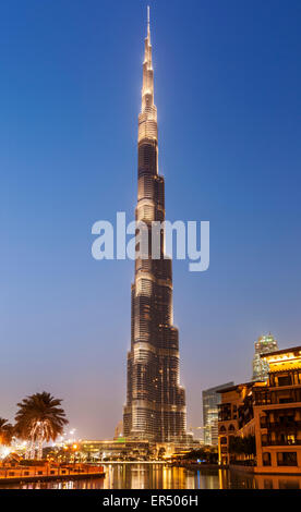 Buj Khalifa illuminated at night, Dubai City, United Arab Emirates, UAE, Middle East