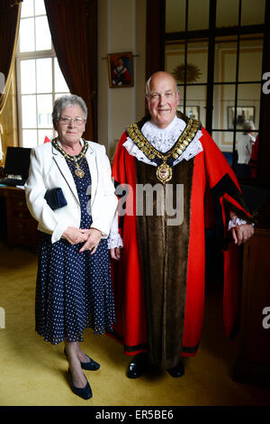 Mayor of Barnsley 2015/16 councillor Brian Mathers with his wife Mary at Barnsley Town Hall. Picture: Scott Bairstow/Alamy Stock Photo