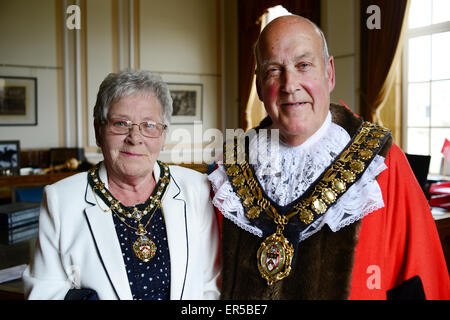 Mayor of Barnsley 2015/16 councillor Brian Mathers with his wife Mary at Barnsley Town Hall. Picture: Scott Bairstow/Alamy Stock Photo