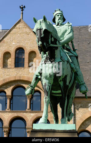 Statue of German Emperor Barbarossa in front of the Imperial Palace of Goslar, Harz, Lower-Saxony, Germany, Europe Stock Photo