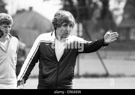 John Bond, Manchester City Football Manager, conducts training session, May 1981. Stock Photo