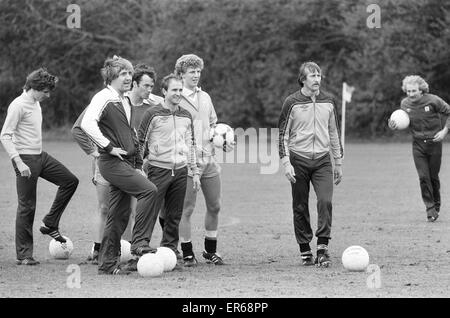 John Bond, Manchester City Football Manager, conducts training session, May 1981. Stock Photo