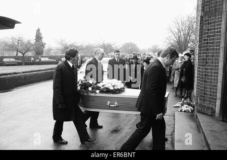 The coffin of Edna Rowley is carried into the Yardley Crematorium. Edna who was murdered at her corner shop store in Greswolde Road Sparkhill along with her sister Alice shortly before Christmas 1987. 28th January 1988 Stock Photo