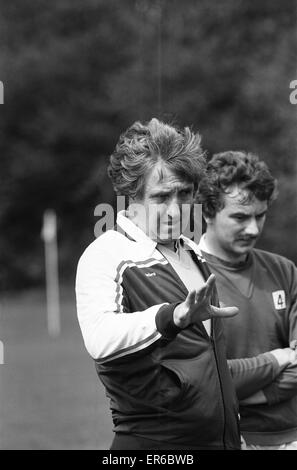 John Bond, Manchester City Football Manager, conducts training session, May 1981. Stock Photo