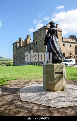 Statue of Mary Queen of Scots looking at Linlithgow Palace  In Linlithgow West Lothian Scotland where she was born Stock Photo