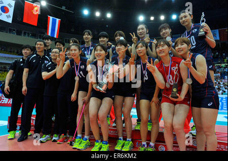 Tianjin, China. 28th May, 2015. Team South Korea pose for a photo after the awarding ceremony at the 18th Asian Senior Women's Volleyball Championships in Tianjin, north China, May 28, 2015. South Korea lost to China 0-3 in the final. © Zhang Chenlin/Xinhua/Alamy Live News Stock Photo