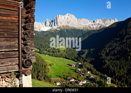 Rose Garden Mountain group with side of wooden hut, Tiers,Tires, Alto Adige, South Tyrol, Italy Stock Photo