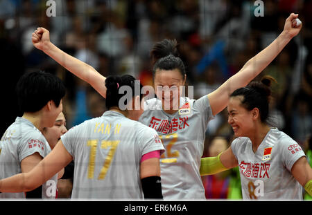 Tianjin, China. 28th May, 2015. Team China celebrate after the final match against South Korea at the 18th Asian Senior Women's Volleyball Championships in Tianjin, north China, May 28, 2015. China won 3-0 to claim the title. © Zhang Chenlin/Xinhua/Alamy Live News Stock Photo