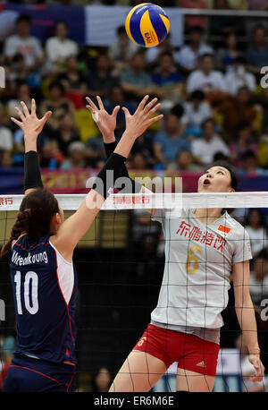 Tianjin, China. 28th May, 2015. Yang Junjing (R) of China competes during the final match against South Korea at the 18th Asian Senior Women's Volleyball Championships in Tianjin, north China, May 28, 2015. China won 3-0 to claim the title. © Zhang Chenlin/Xinhua/Alamy Live News Stock Photo