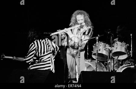 Jethro Tull in concert, 1975 - Jeffery Hammond and Ian Anderson Stock ...