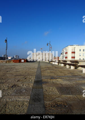 The chain link pattern on the pavement, guiding walkers along the millennium promenade in Portsmouth, Hampshire, England Stock Photo