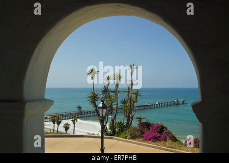 The popular pleasure pier at San Clemente extends 1,296 feet (395 m.) into the blue Pacific Ocean in Southern California, USA. Stock Photo