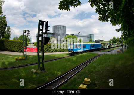 Dresden, Germany. 21st May, 2015. The EA02 engine of the Dresden Park Railway (Dresdner Parkeisenbahn) with train driver Hans-Joachim Gutte, arrives at the station in the Grosser Garten in Dresden, Germany, 21 May 2015. The park railway celebrates its 65th birthday on 1 June. Photo: Arno Burgi/dpa/Alamy Live News Stock Photo