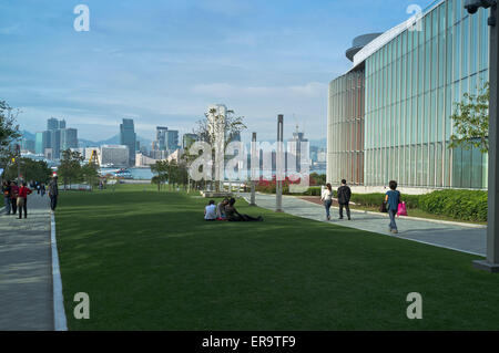 dh Tamar Park ADMIRALTY HONG KONG People walking and relaxing in park passed Legco building Stock Photo