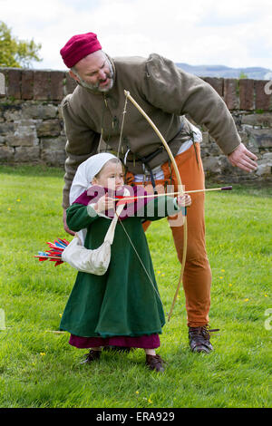 Father and daughter at the War of the Roses re-enactment by Sir John Saviles Household and 15th century group. Hoghton Tower Preston, transformed with living history displays of craftsmen, soldiers and everyday life from the era of Elizabeth Woodville (the White Queen) and Richard III. known as The Cousins War or War of the Roses was  the dynastic struggle between the royal households of York and Lancaster which each claimed their right to rule from their links to the usurped Edward III. Stock Photo