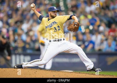 Milwaukee, WI, USA. 30th May, 2015. Milwaukee Brewers relief pitcher David Goforth #32 delivers a pitch the Major League Baseball game between the Milwaukee Brewers and the Arizona Diamondbacks at Miller Park in Milwaukee, WI. John Fisher/CSM/Alamy Live News Stock Photo