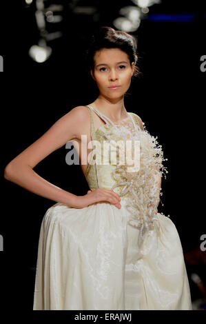 Tunis, Tunisia. 30th May, 2015. A model displays the creation of Tunisian designers during the Fashion Week of Tunisia in Tunis, Tunisia, May 30, 2015. © Adel Ezzine/Xinhua/Alamy Live News Stock Photo