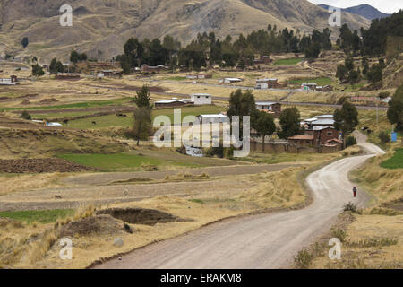 Rural village on the altiplano between Cuzco and Puno, Peru Stock Photo