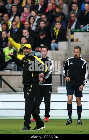 Berlin, Germany. 30th May, 2015. Borussia Dortmund's head coach Juergen Klopp (L) reacts during the German Cup (DFB Pokal) final soccer match against VfL Wolfsburg in Berlin, Germany, on May 30, 2015. Borussia Dortmund lost 1-3. © Zhang Fan/Xinhua/Alamy Live News Stock Photo