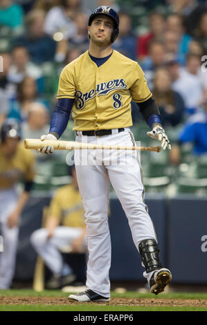 Milwaukee, WI, USA. 30th May, 2015. Milwaukee Brewers right fielder Ryan Braun #8 up to bat in the Major League Baseball game between the Milwaukee Brewers and the Arizona Diamondbacks at Miller Park in Milwaukee, WI. John Fisher/CSM/Alamy Live News Stock Photo