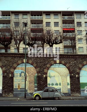 AJAXNETPHOTO - SEVRES, FRANCE - FRENCH CARS - CITROEN 2 CV PARKED ON ROADSIDE IN FRONT OF RESIDENTIAL BLOCK AND TROMP L'ŒIL SCENES. PHOTO:JONATHAN EASTLAND/AJAX. REF:1708 29. Stock Photo