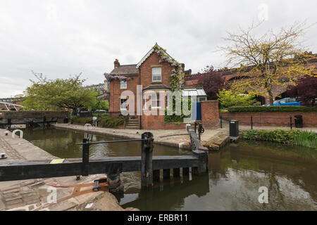 Bridgewater Canal lock with Dukes 92 pub in Castlefield Manchester Stock Photo